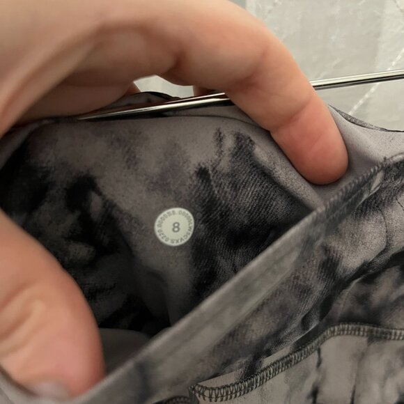 black and grey lululemon leggings size 8 - Picture 8 of 8